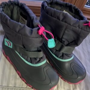 Thermolite snow boots size 5